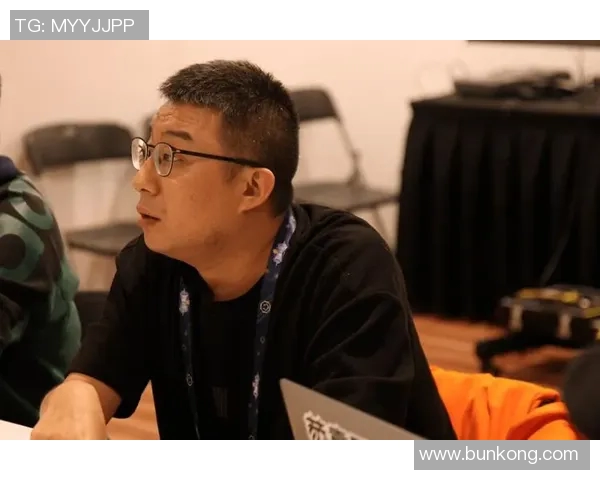 陈伟专访：从青涩少年到足球巨星的成长之路回顾与展望