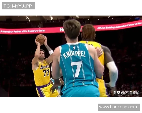 黄蜂与湖人激战正酣12月16日精彩对决回顾与分析