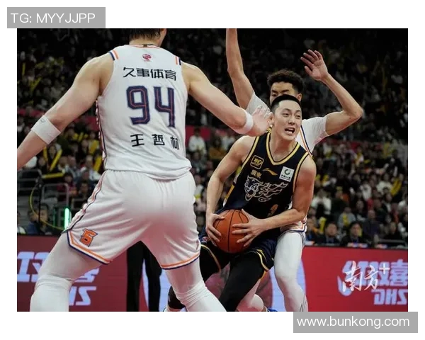 今晚CBA精彩回放广东队对阵上海队的激烈对决与精彩瞬间分析